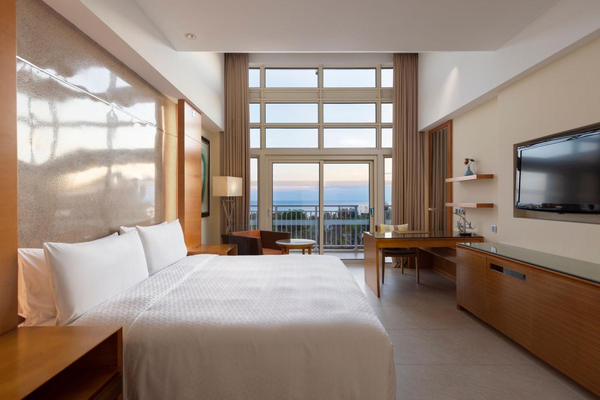 Four Points By Sheraton Shenzhou Peninsula Resort Wanning Exteriör bild