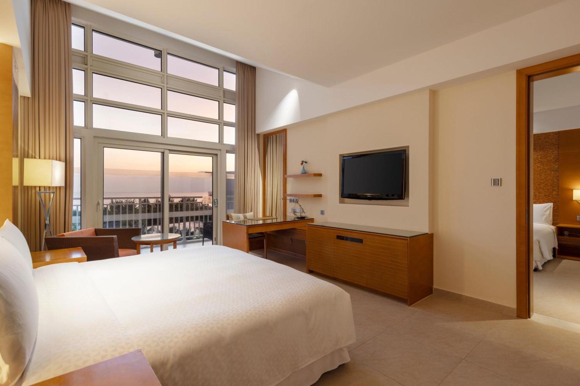 Four Points By Sheraton Shenzhou Peninsula Resort Wanning Exteriör bild