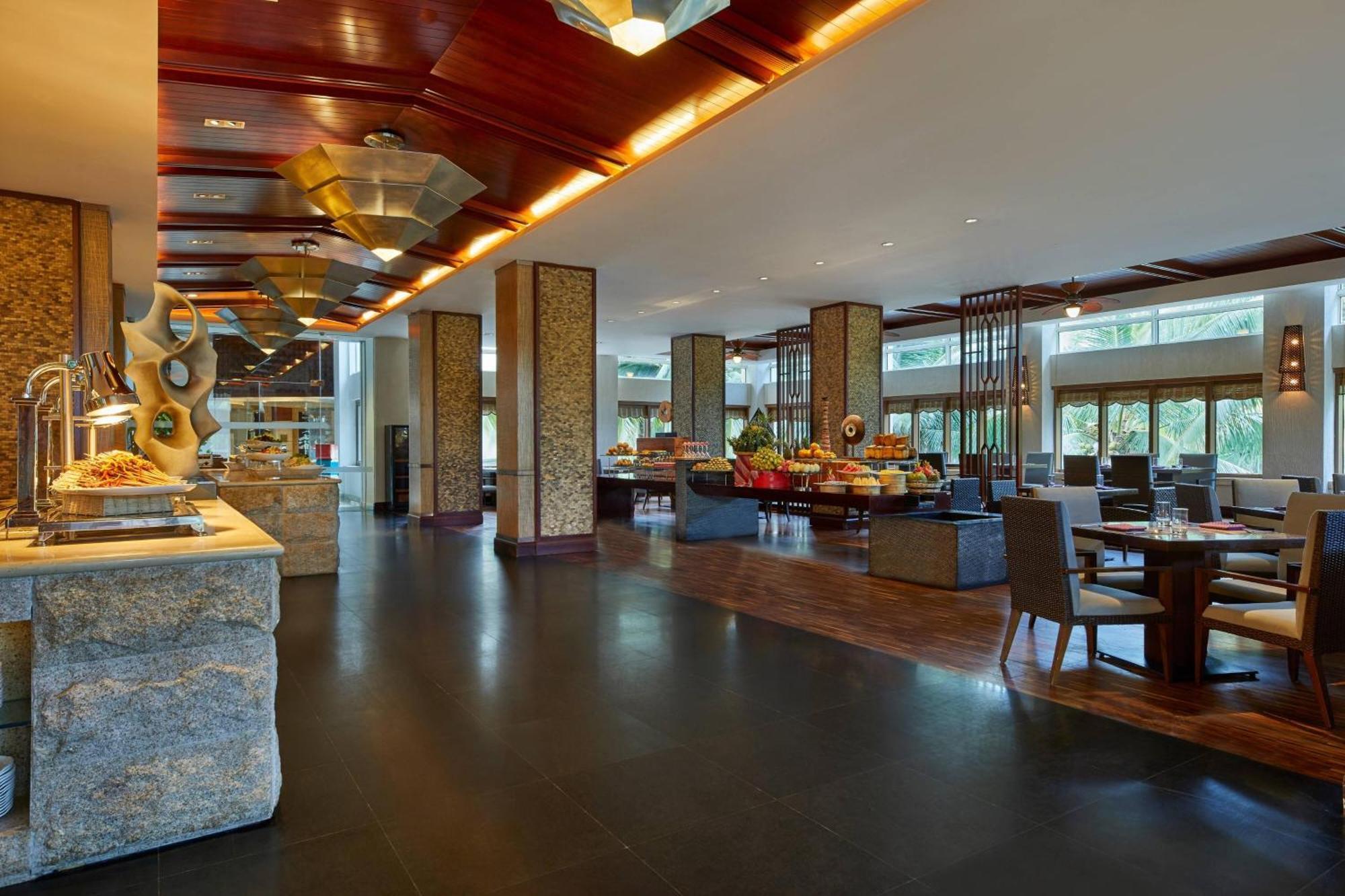 Four Points By Sheraton Shenzhou Peninsula Resort Wanning Exteriör bild