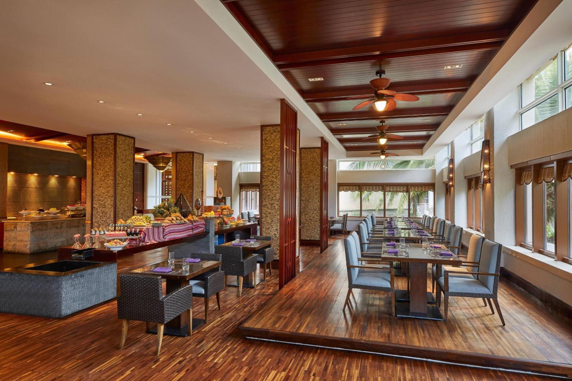 Four Points By Sheraton Shenzhou Peninsula Resort Wanning Exteriör bild