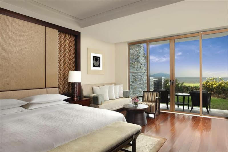 Four Points By Sheraton Shenzhou Peninsula Resort Wanning Exteriör bild