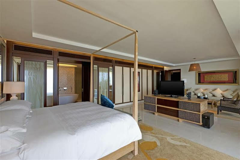 Four Points By Sheraton Shenzhou Peninsula Resort Wanning Exteriör bild